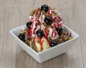 Amarena-Pistazien-Becher