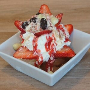 Erdbeer-Cranberry-Becher