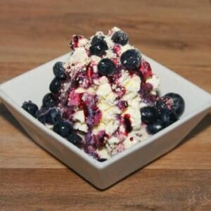 Vanille-Waldfrucht-Becher