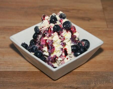 Vanille-Waldfrucht-Becher